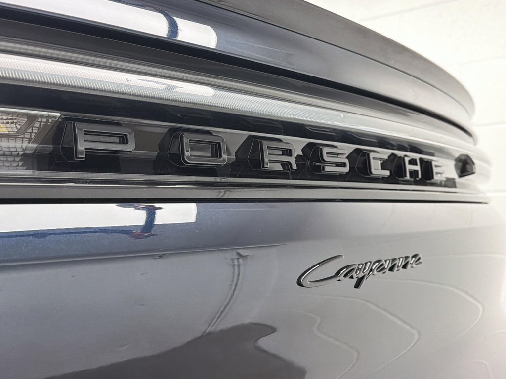 2024 Porsche Cayenne in Laval, Quebec - 7 - w1024h768px