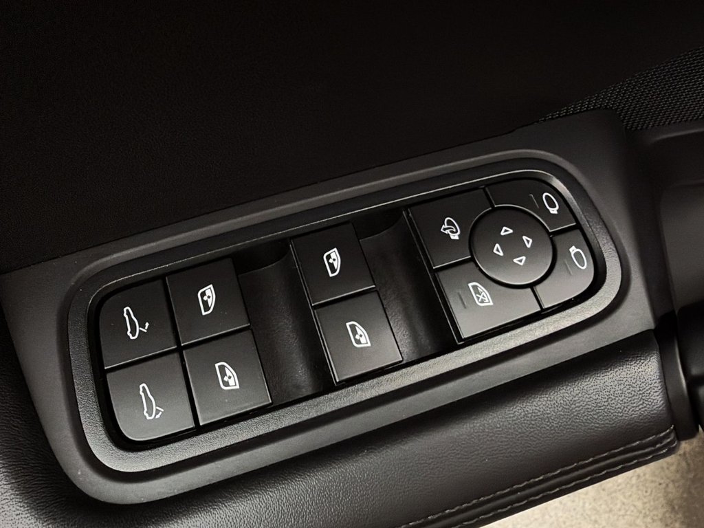 Porsche Cayenne  2024 à Laval, Québec - 29 - w1024h768px