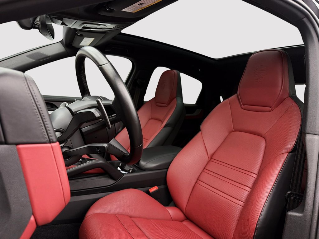 Porsche Cayenne  2024 à Laval, Québec - 13 - w1024h768px