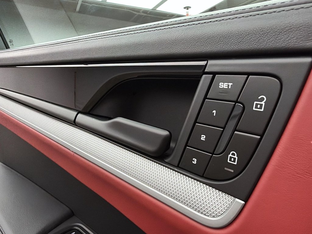 Porsche Cayenne  2024 à Laval, Québec - 28 - w1024h768px