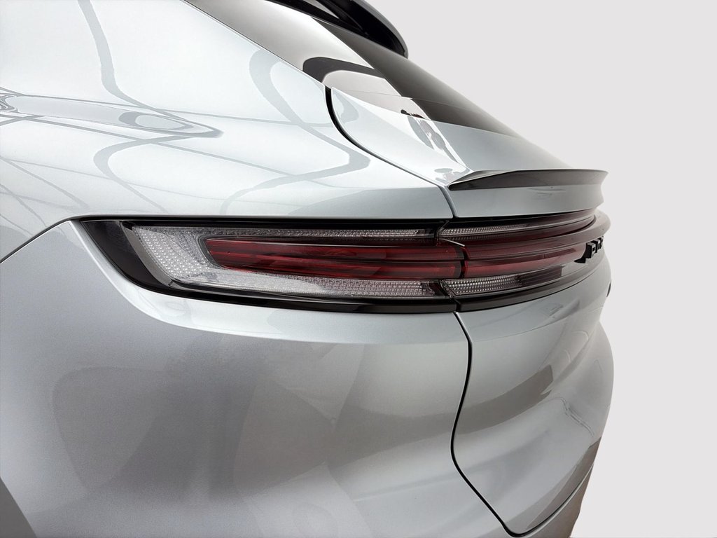 2024 Porsche Cayenne S in Laval, Quebec - 15 - w1024h768px