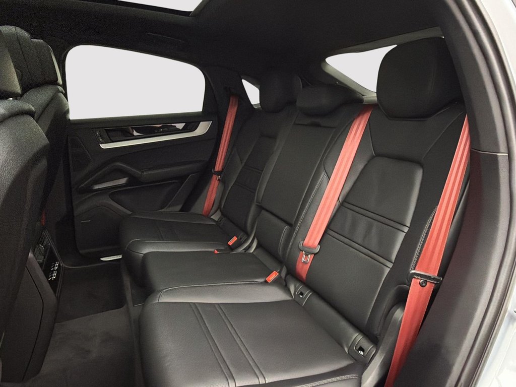 2024 Porsche Cayenne S in Laval, Quebec - 25 - w1024h768px
