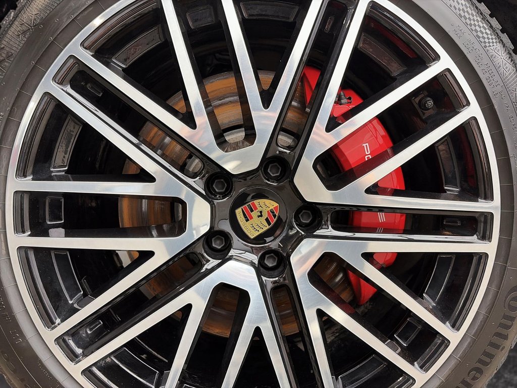 2024 Porsche Cayenne S in Laval, Quebec - 13 - w1024h768px