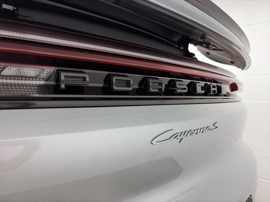 2024 Porsche Cayenne S in Laval, Quebec - 12 - w1024h768px