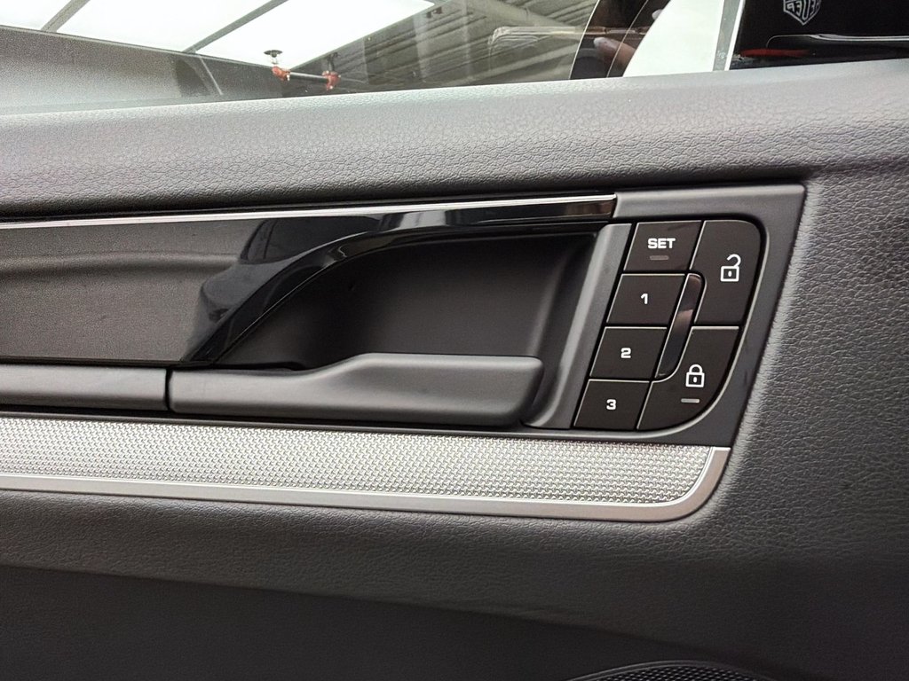 2024 Porsche Cayenne S in Laval, Quebec - 30 - w1024h768px