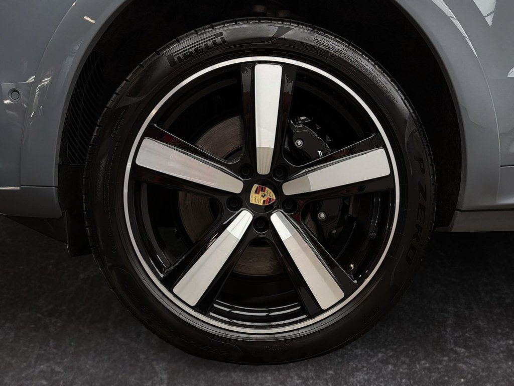 Porsche Cayenne  2024 à Laval, Québec - 10 - w1024h768px