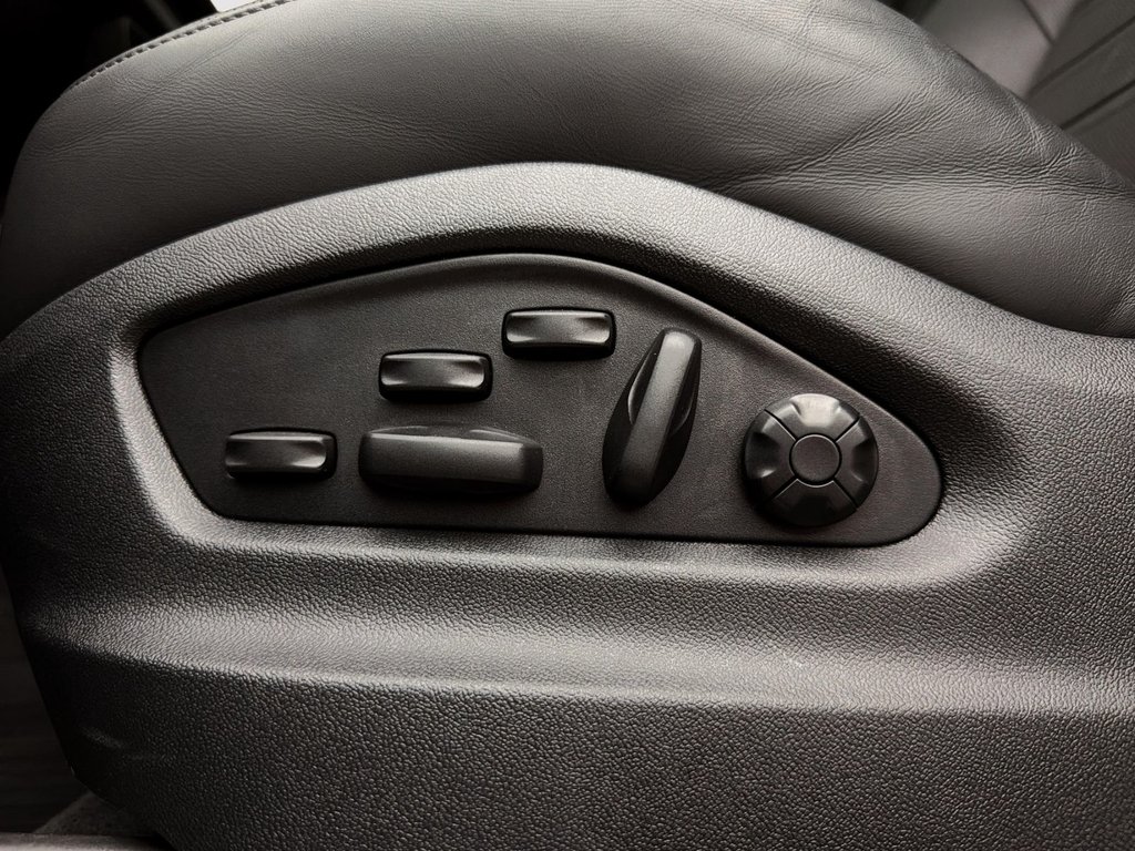 Porsche Cayenne  2024 à Laval, Québec - 24 - w1024h768px
