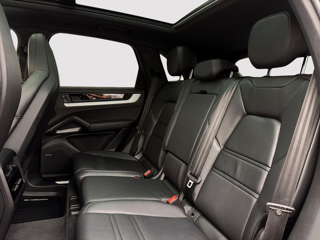 Porsche Cayenne  2024 à Laval, Québec - 25 - w1024h768px