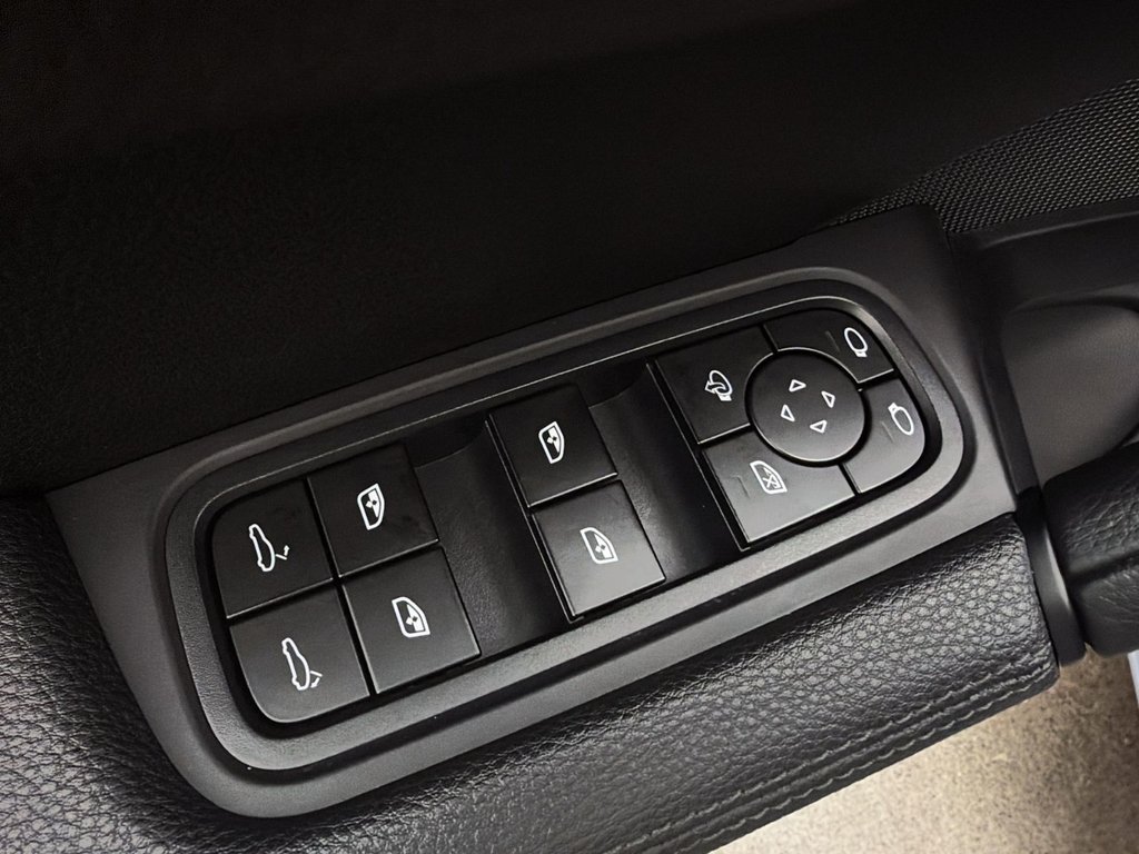 Porsche Cayenne  2024 à Laval, Québec - 29 - w1024h768px