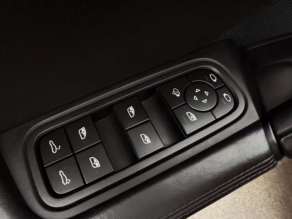 Porsche Cayenne  2024 à Laval, Québec - 28 - w1024h768px