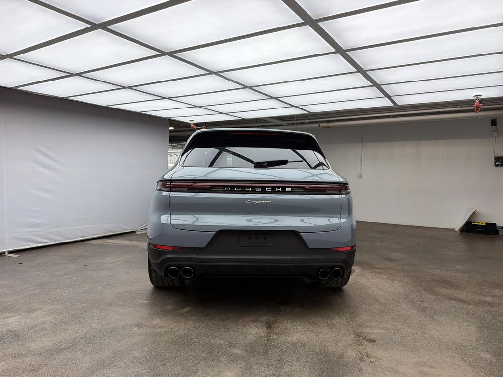 Porsche Cayenne  2024 à Laval, Québec - 4 - w1024h768px