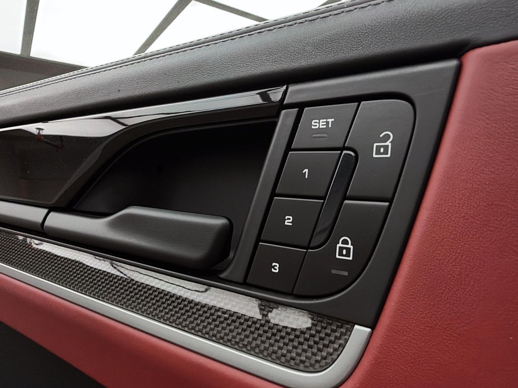 Porsche Cayenne  2024 à Laval, Québec - 27 - w1024h768px