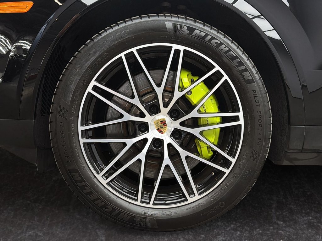 Porsche Cayenne E-Hybrid 2024 à Laval, Québec - 10 - w1024h768px
