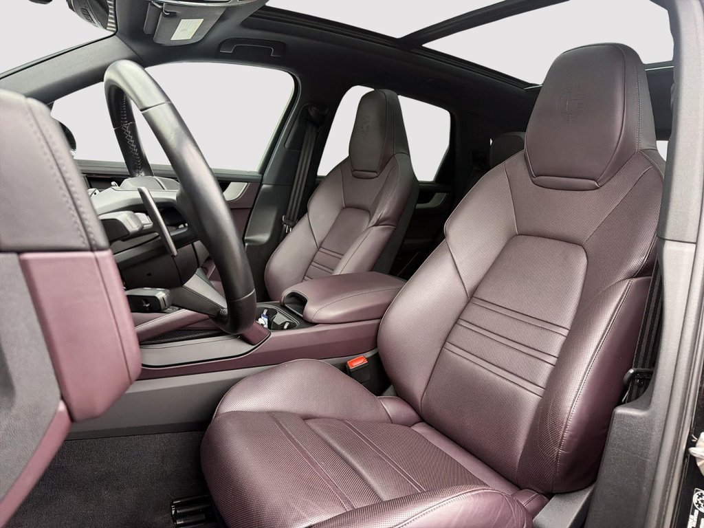 Porsche Cayenne E-Hybrid 2024 à Laval, Québec - 13 - w1024h768px