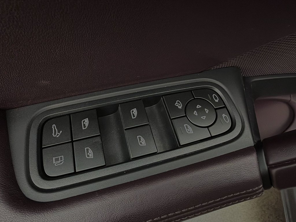 Porsche Cayenne E-Hybrid 2024 à Laval, Québec - 29 - w1024h768px