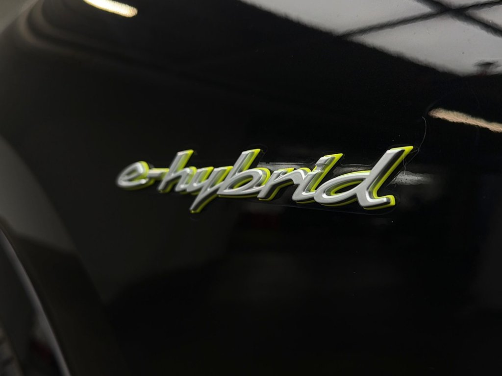 Porsche Cayenne E-Hybrid 2024 à Laval, Québec - 7 - w1024h768px