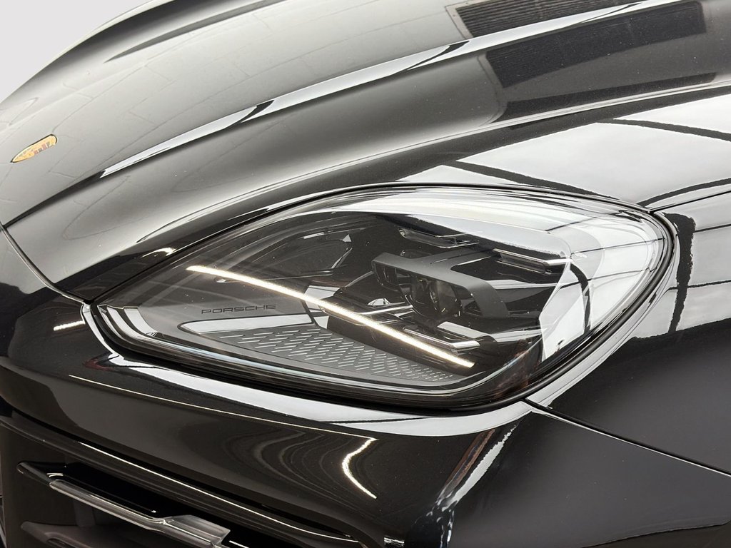 Porsche Cayenne E-Hybrid 2024 à Laval, Québec - 8 - w1024h768px