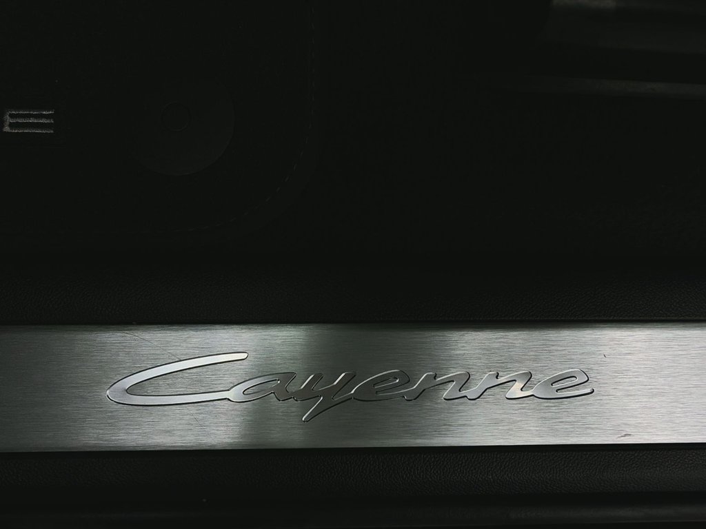 Porsche Cayenne E-Hybrid 2024 à Laval, Québec - 31 - w1024h768px