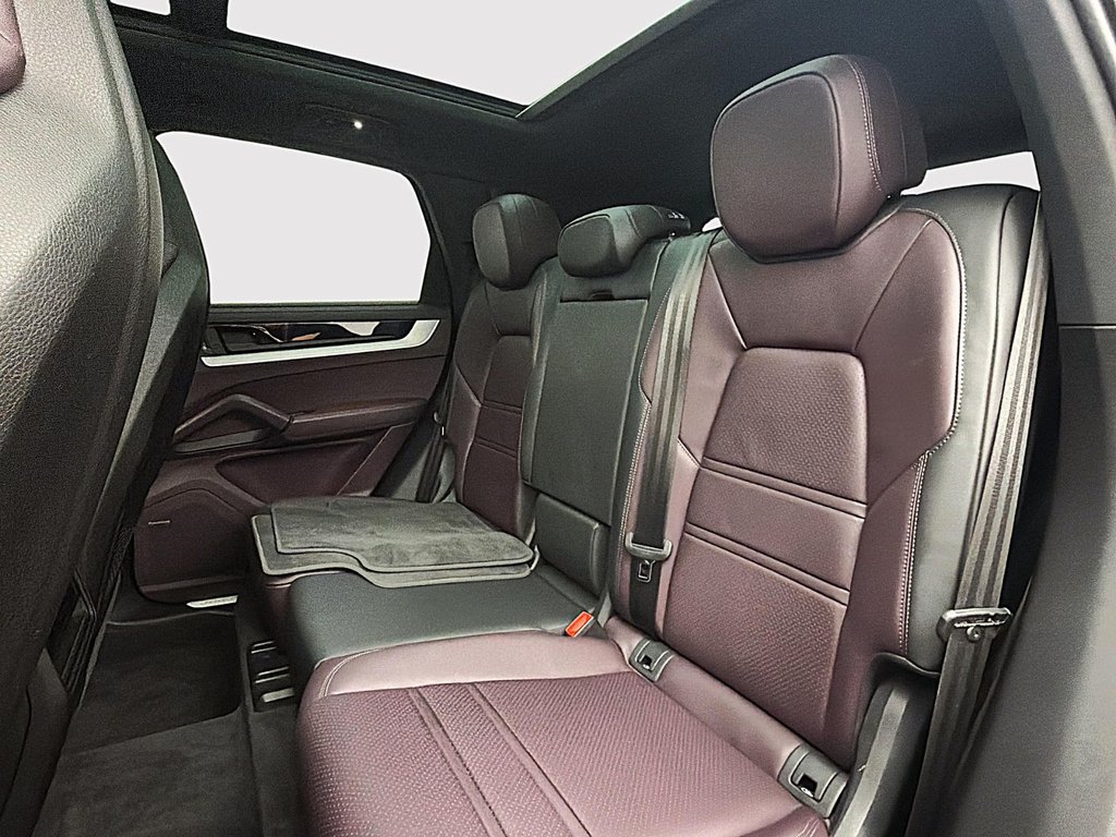Porsche Cayenne E-Hybrid 2024 à Laval, Québec - 26 - w1024h768px