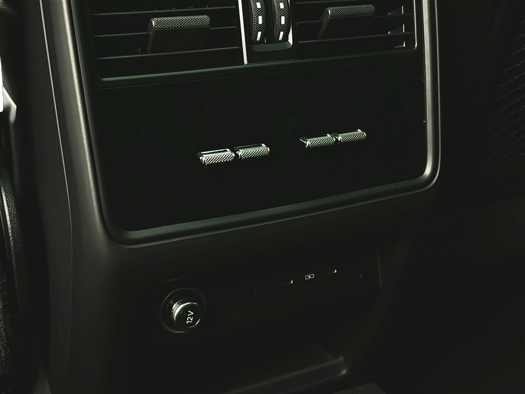 Porsche Cayenne Premium Package Plus 2025 à Laval, Québec - 24 - w1024h768px