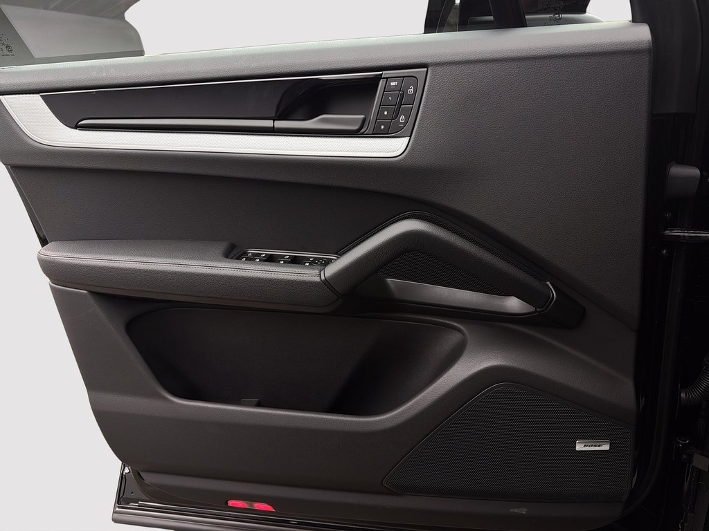 Porsche Cayenne Premium Package Plus 2025 à Laval, Québec - 28 - w1024h768px