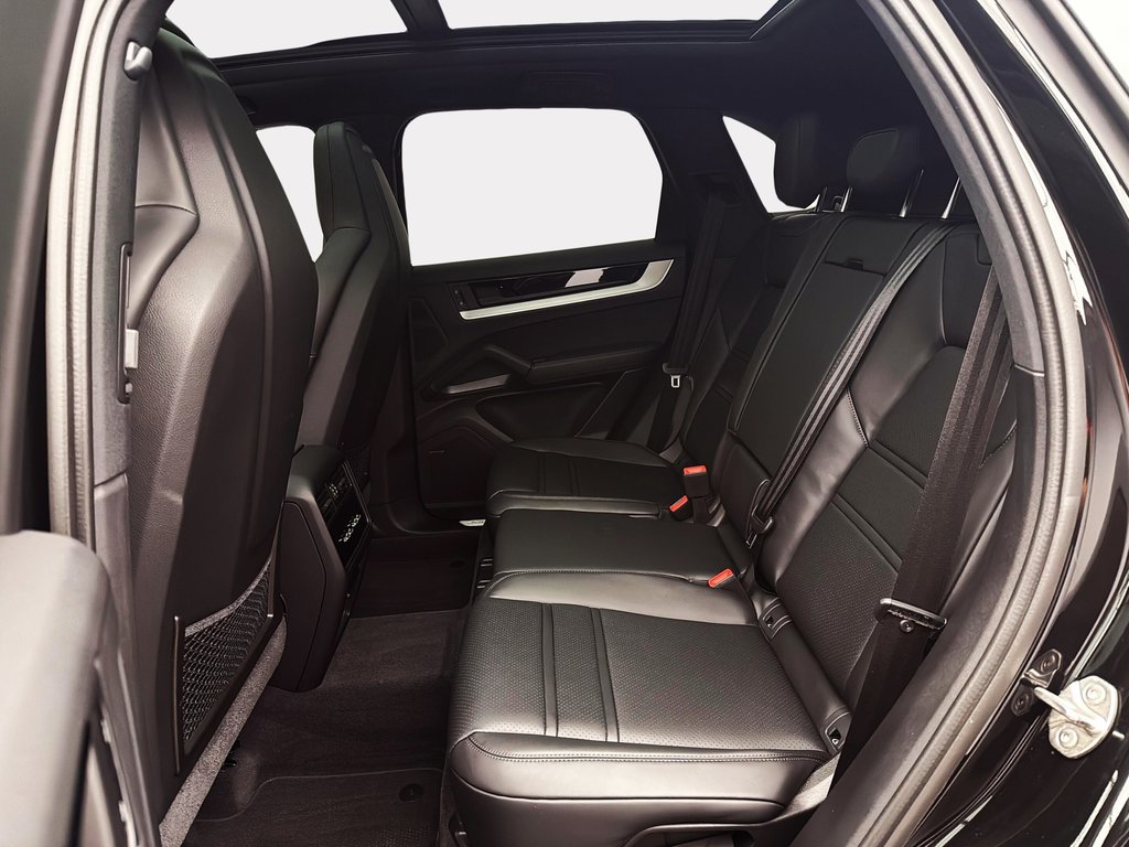 Porsche Cayenne Premium Package Plus 2025 à Laval, Québec - 23 - w1024h768px