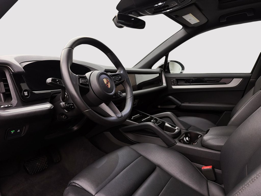 2025 Porsche Cayenne in Laval, Quebec - 12 - w1024h768px