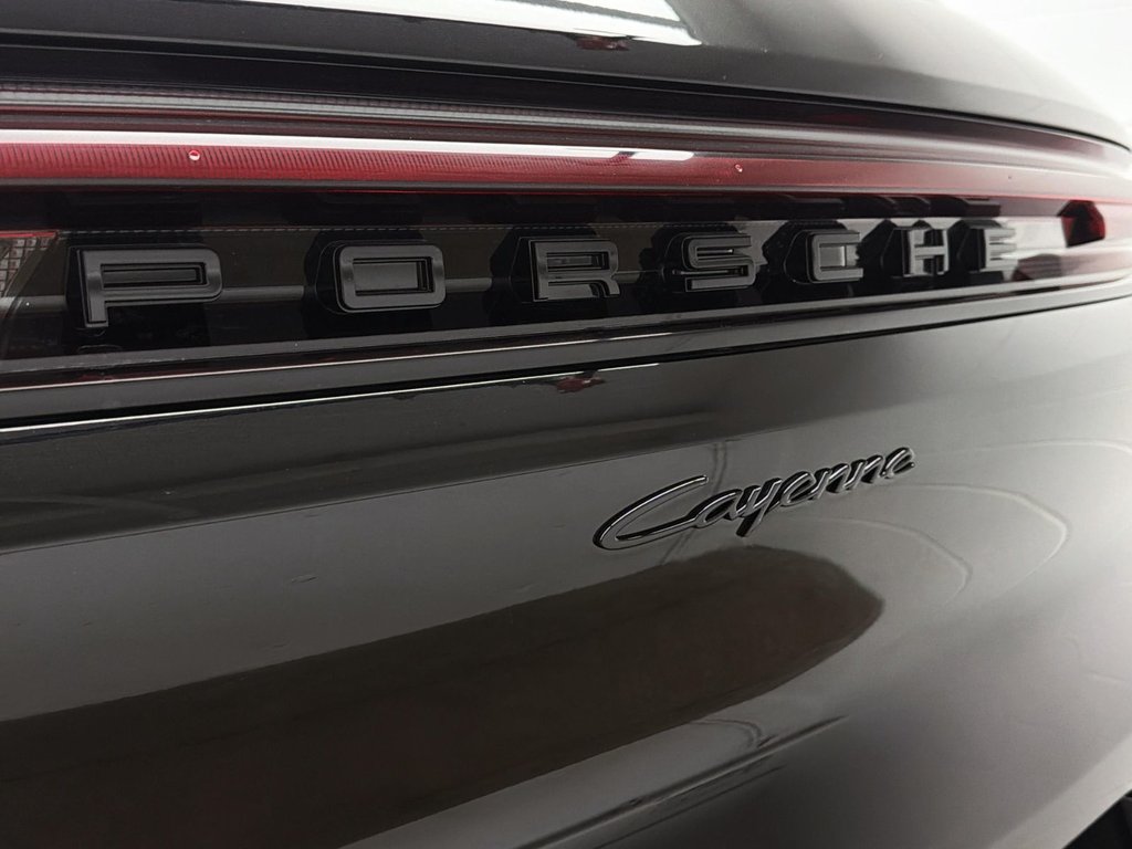 2025 Porsche Cayenne in Laval, Quebec - 7 - w1024h768px