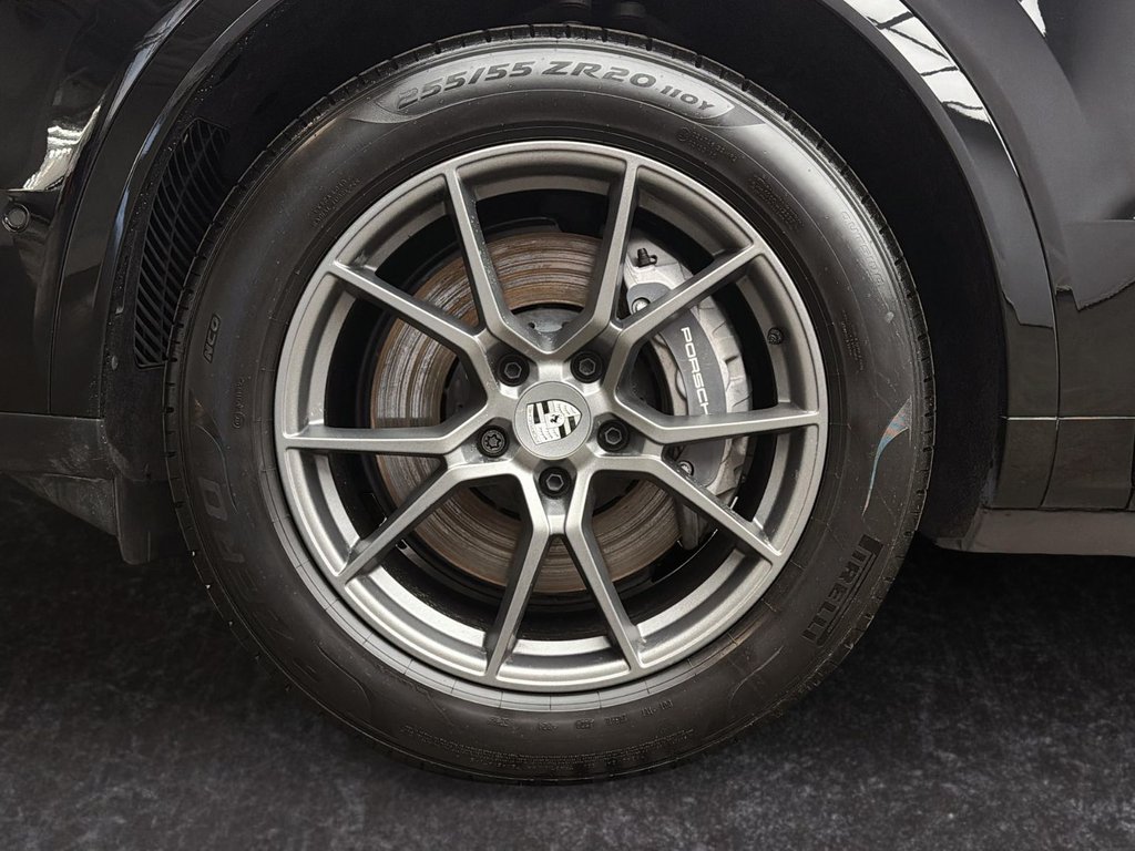 2025 Porsche Cayenne in Laval, Quebec - 10 - w1024h768px
