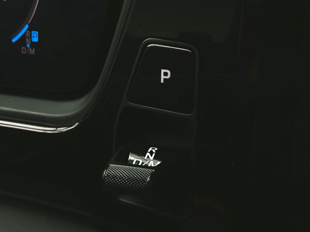 2025 Porsche Cayenne in Laval, Quebec - 19 - w1024h768px