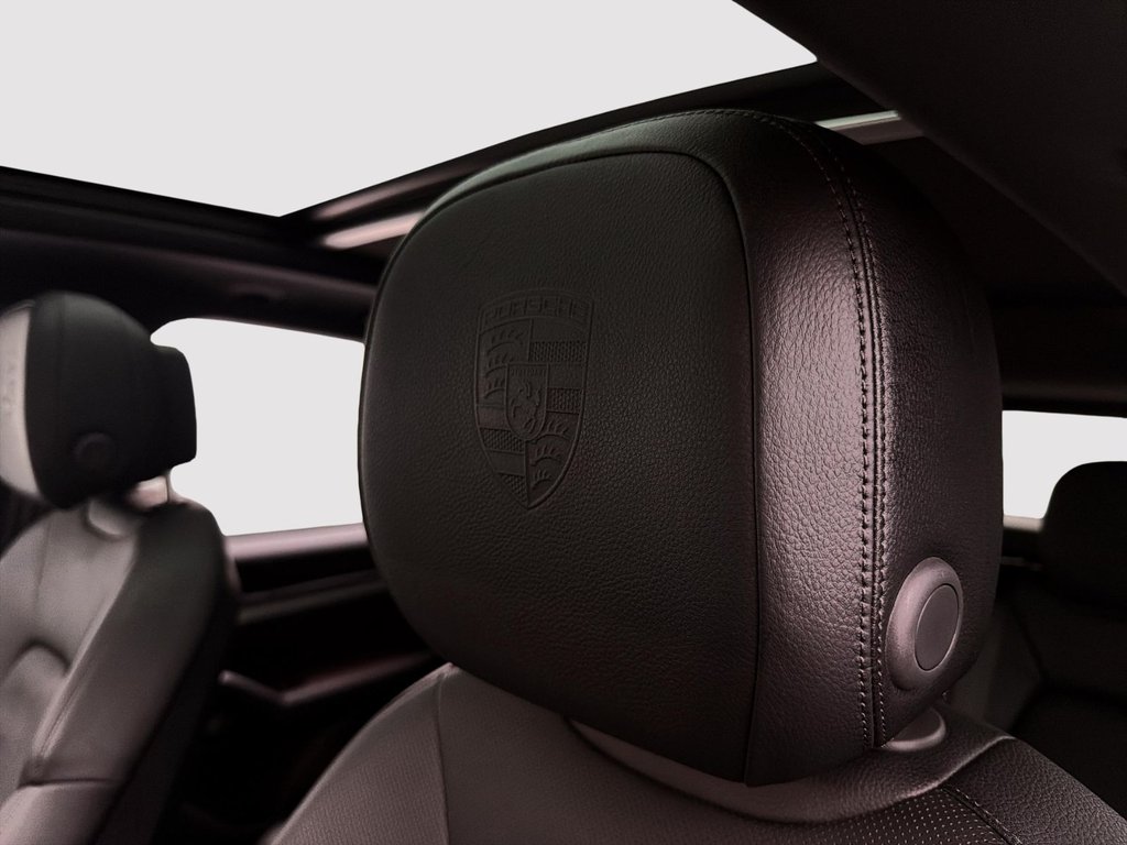 2025 Porsche Cayenne in Laval, Quebec - 22 - w1024h768px