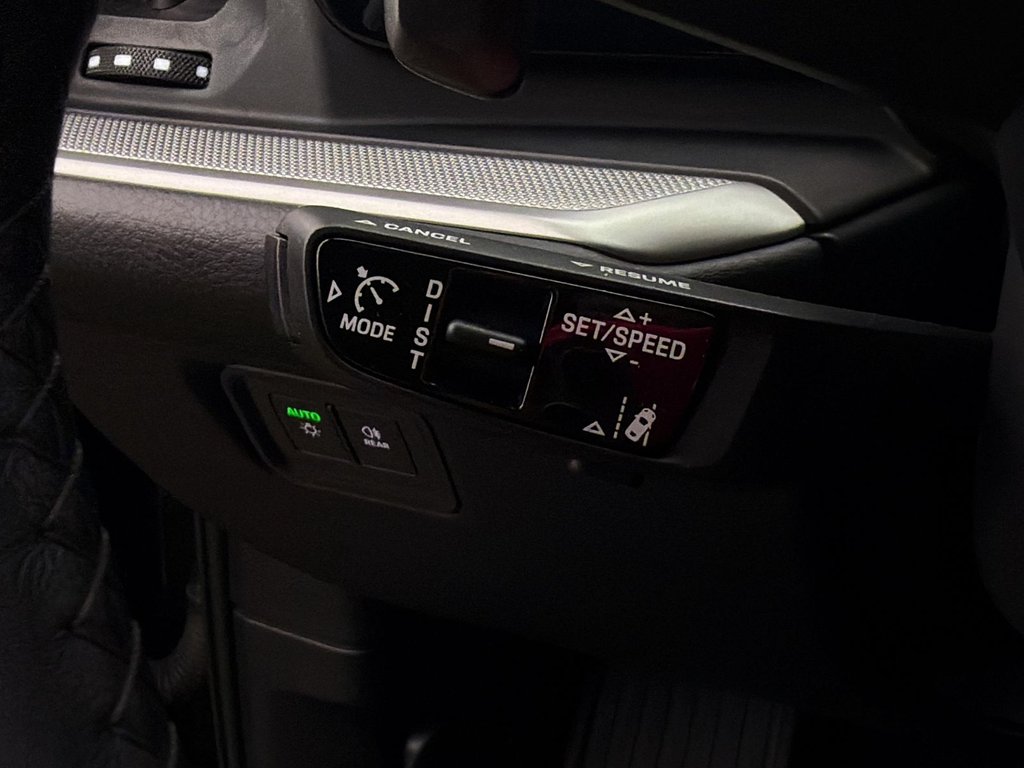 2025 Porsche Cayenne in Laval, Quebec - 17 - w1024h768px