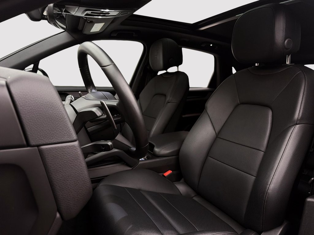 2025 Porsche Cayenne in Laval, Quebec - 13 - w1024h768px