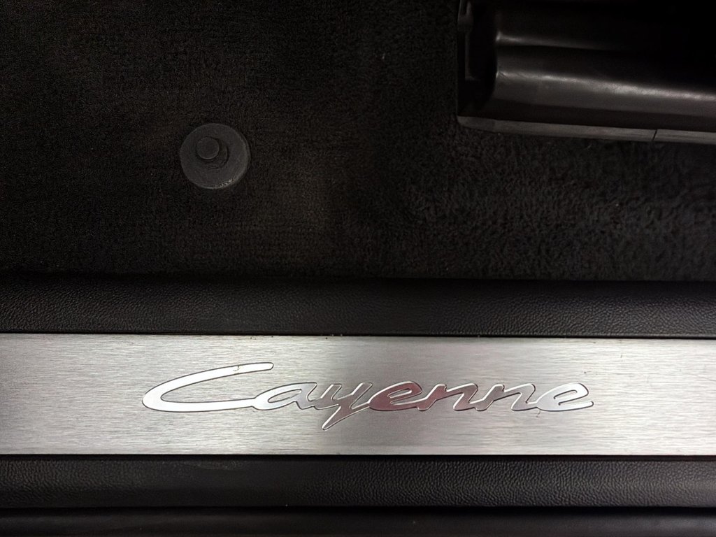 2025 Porsche Cayenne in Laval, Quebec - 29 - w1024h768px
