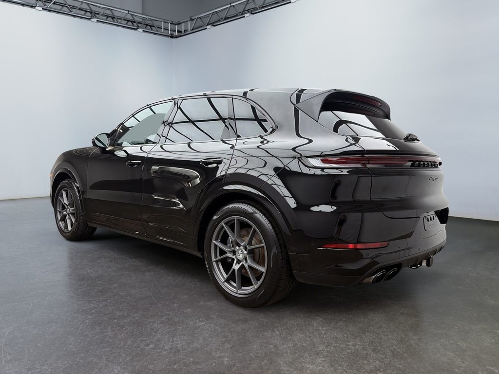 2025 Porsche Cayenne in Laval, Quebec - 3 - w1024h768px