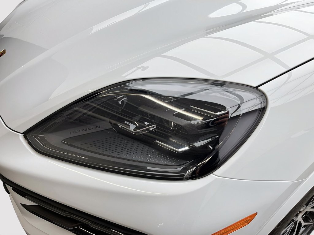 2025 Porsche Cayenne E-Hybrid in Laval, Quebec - 9 - w1024h768px
