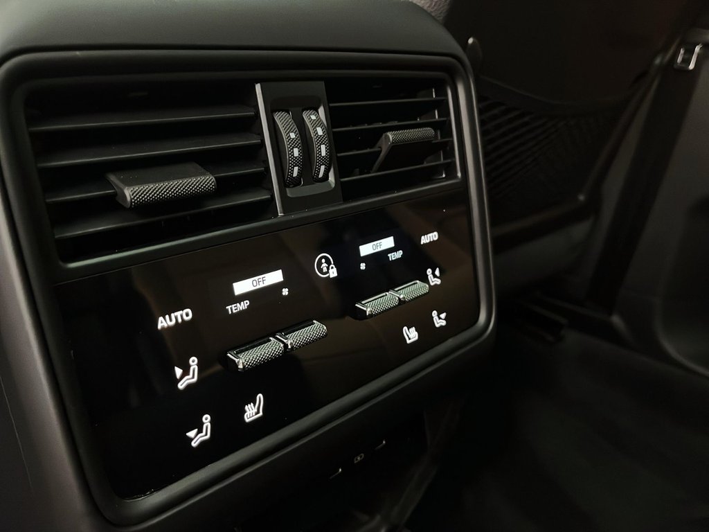 2025 Porsche Cayenne E-Hybrid in Laval, Quebec - 28 - w1024h768px