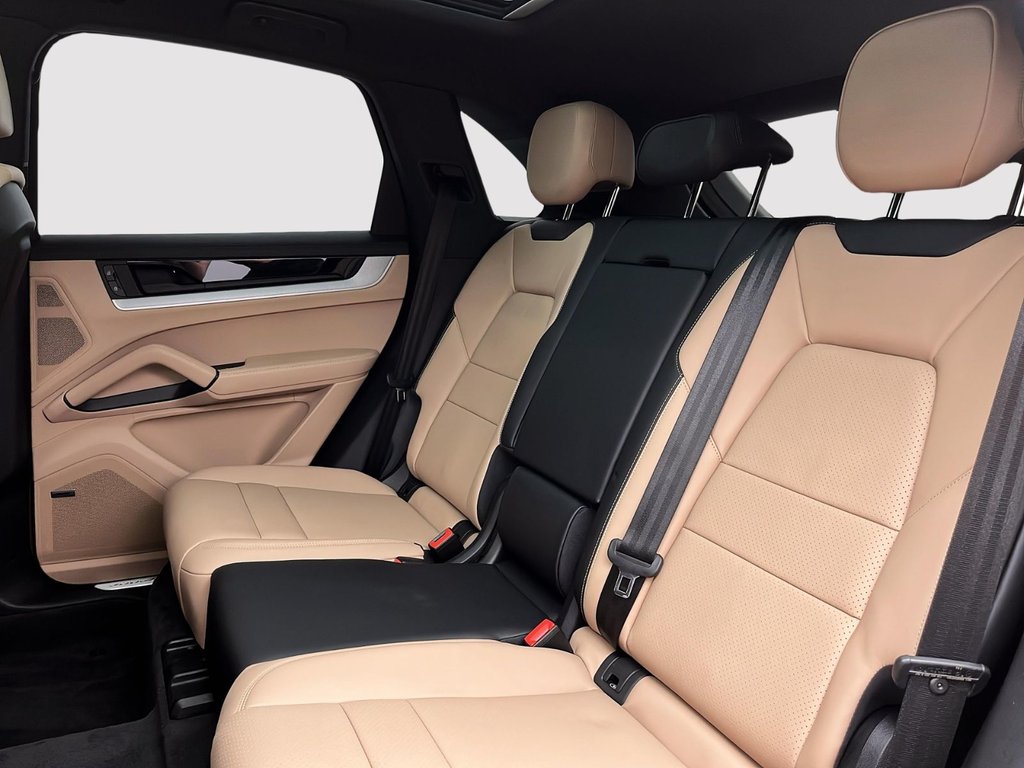 2025 Porsche Cayenne E-Hybrid in Laval, Quebec - 27 - w1024h768px