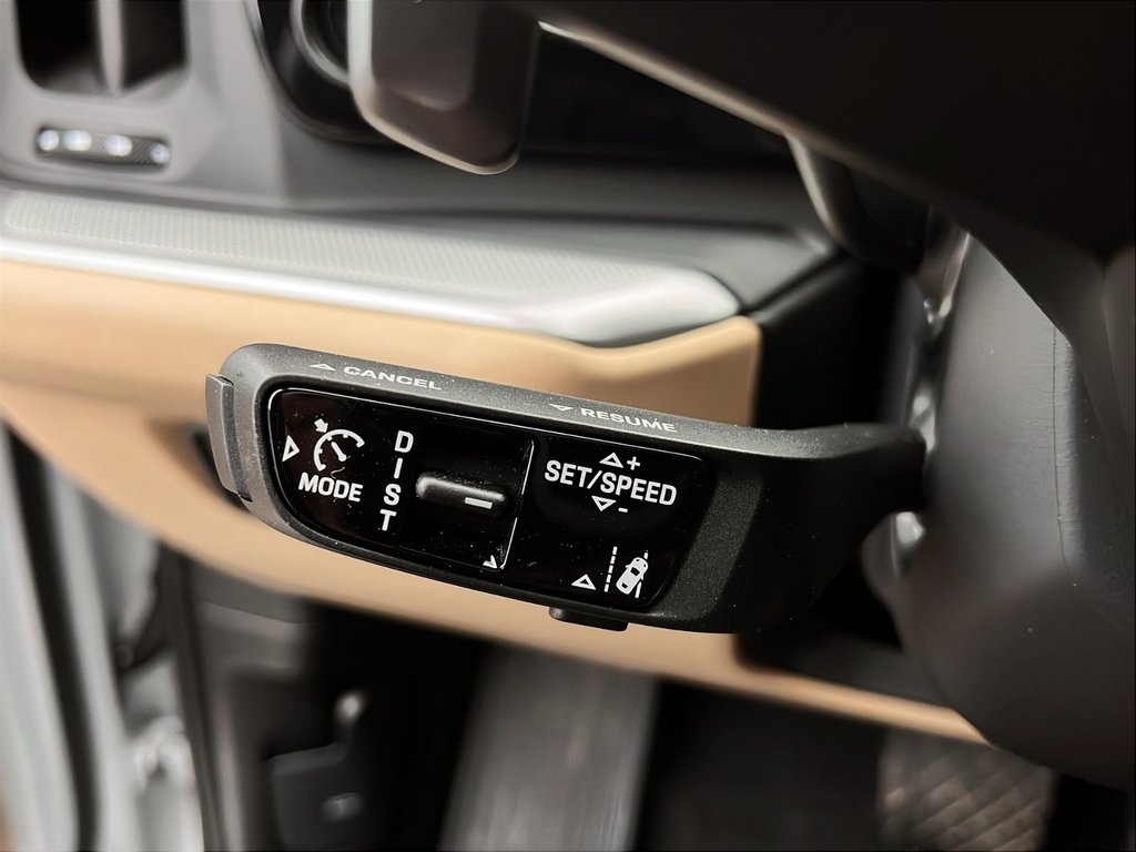 2025 Porsche Cayenne E-Hybrid in Laval, Quebec - 18 - w1024h768px