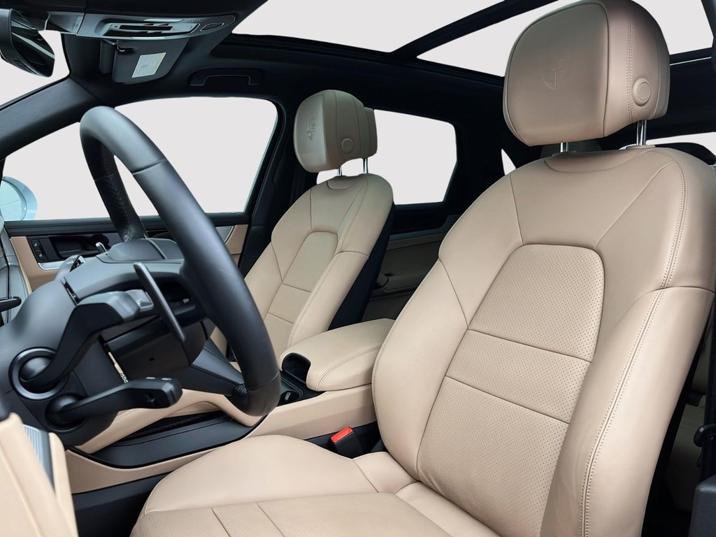 2025 Porsche Cayenne E-Hybrid in Laval, Quebec - 14 - w1024h768px