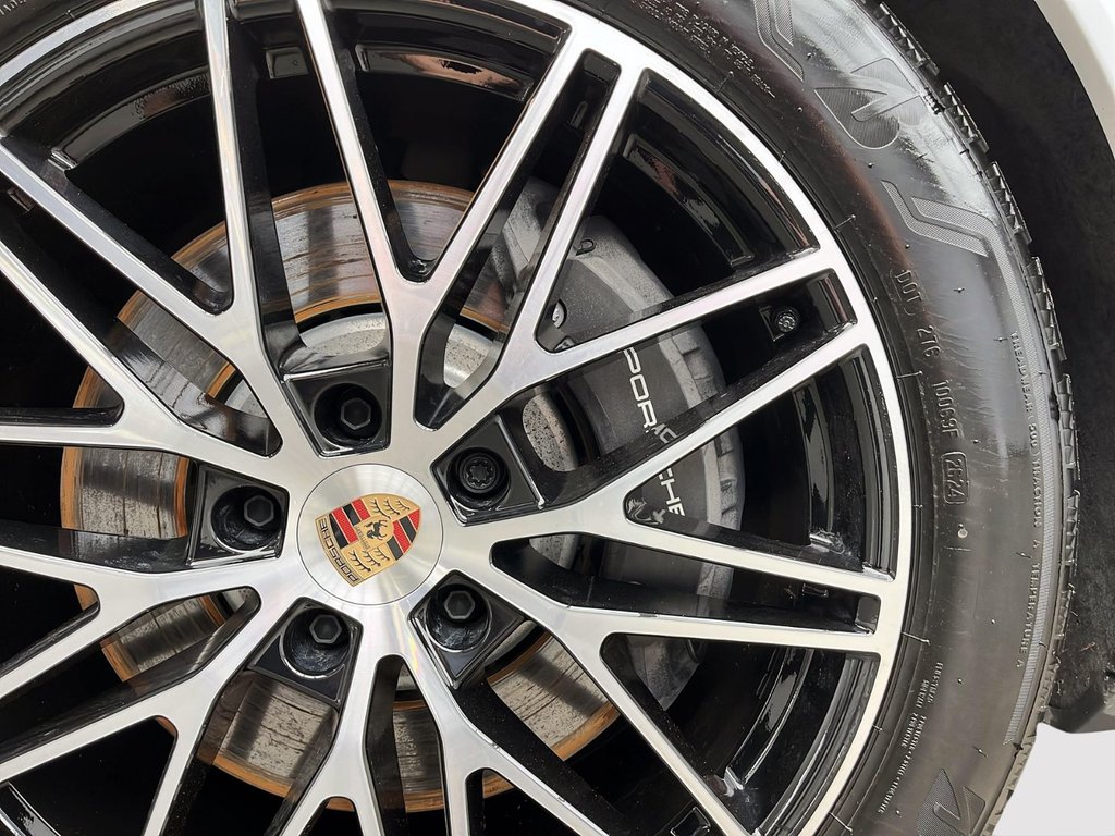 2025 Porsche Cayenne E-Hybrid in Laval, Quebec - 12 - w1024h768px