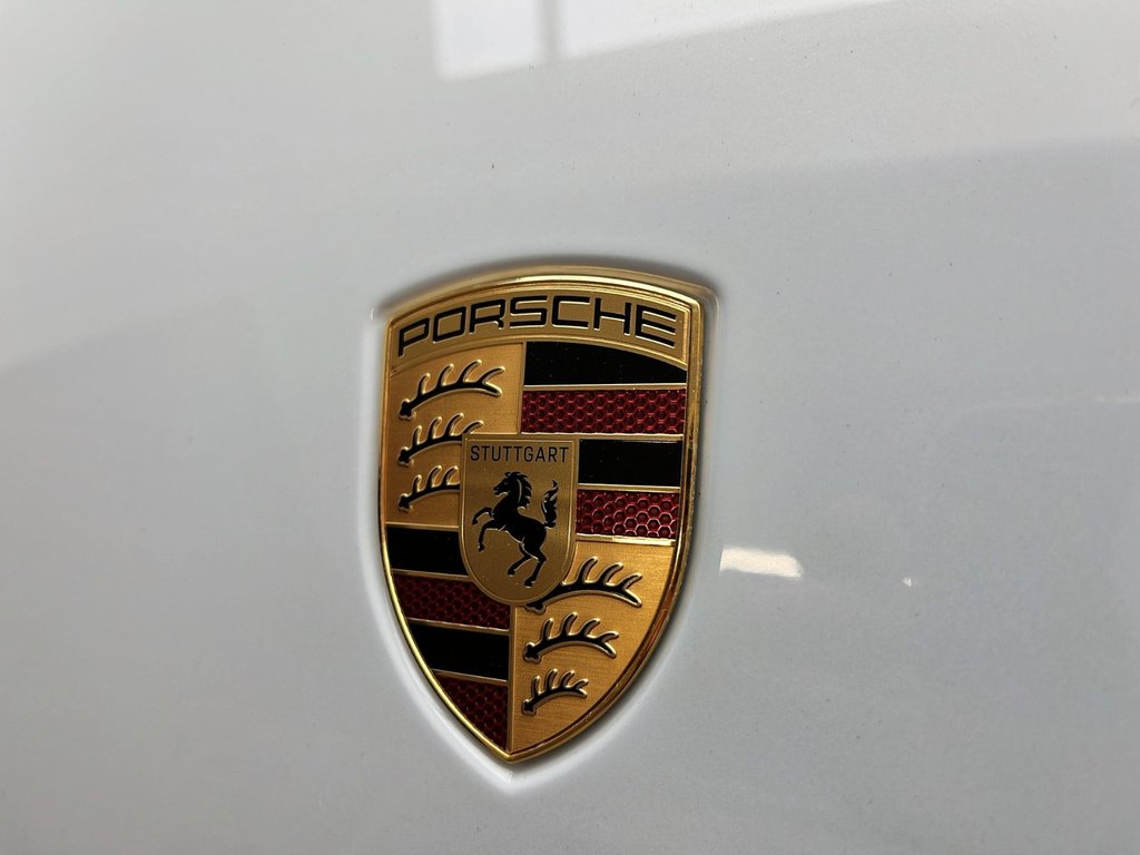 2025 Porsche Cayenne E-Hybrid in Laval, Quebec - 6 - w1024h768px