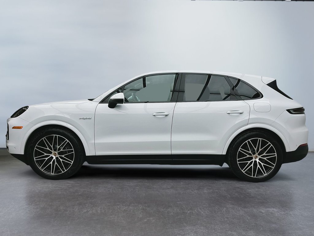 2025 Porsche Cayenne E-Hybrid in Laval, Quebec - 2 - w1024h768px