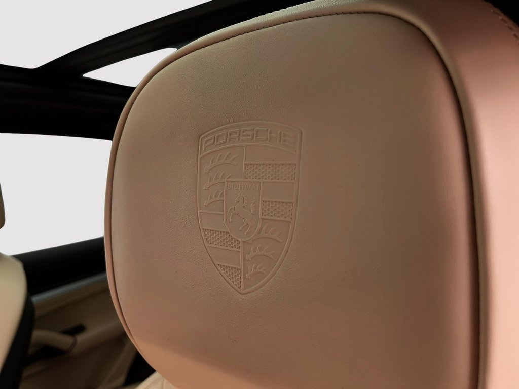 2025 Porsche Cayenne E-Hybrid in Laval, Quebec - 25 - w1024h768px