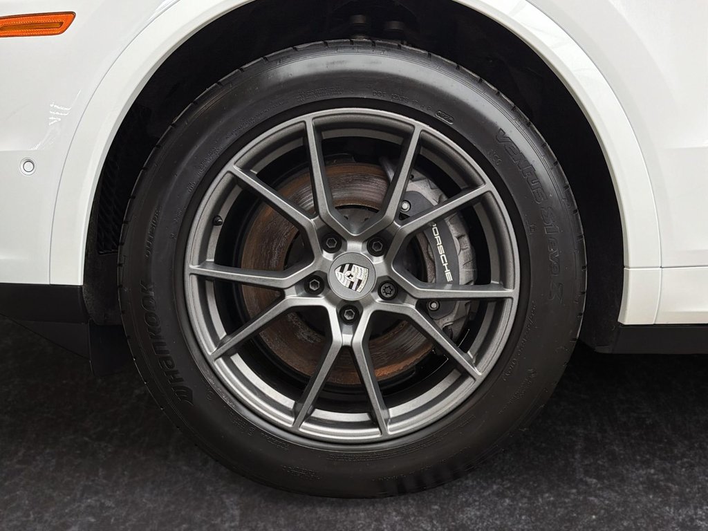 2025 Porsche Cayenne in Laval, Quebec - 10 - w1024h768px
