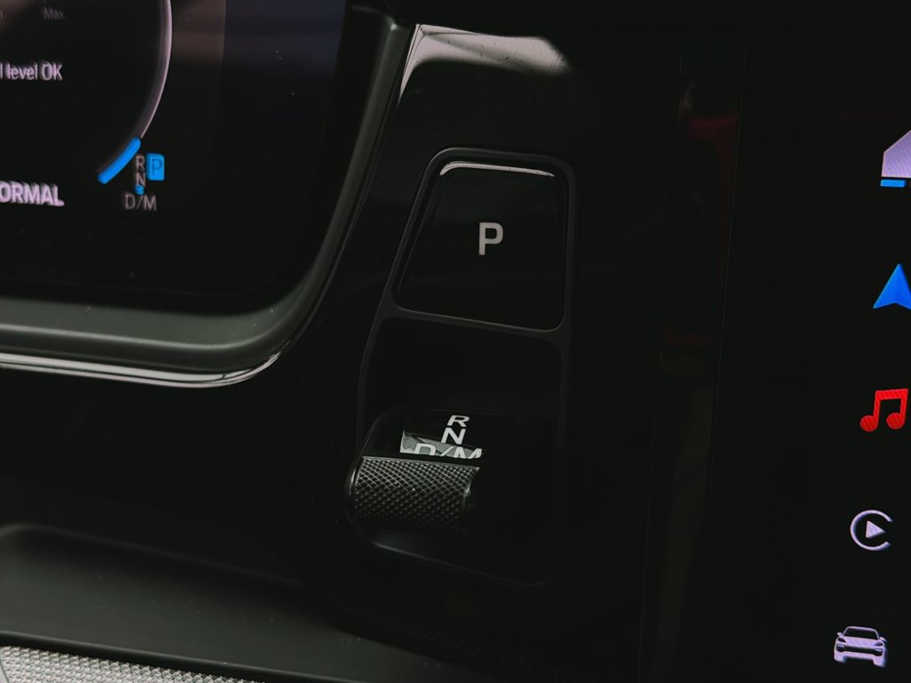 2025 Porsche Cayenne in Laval, Quebec - 19 - w1024h768px