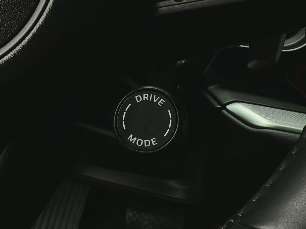 2025 Porsche Cayenne in Laval, Quebec - 16 - w1024h768px