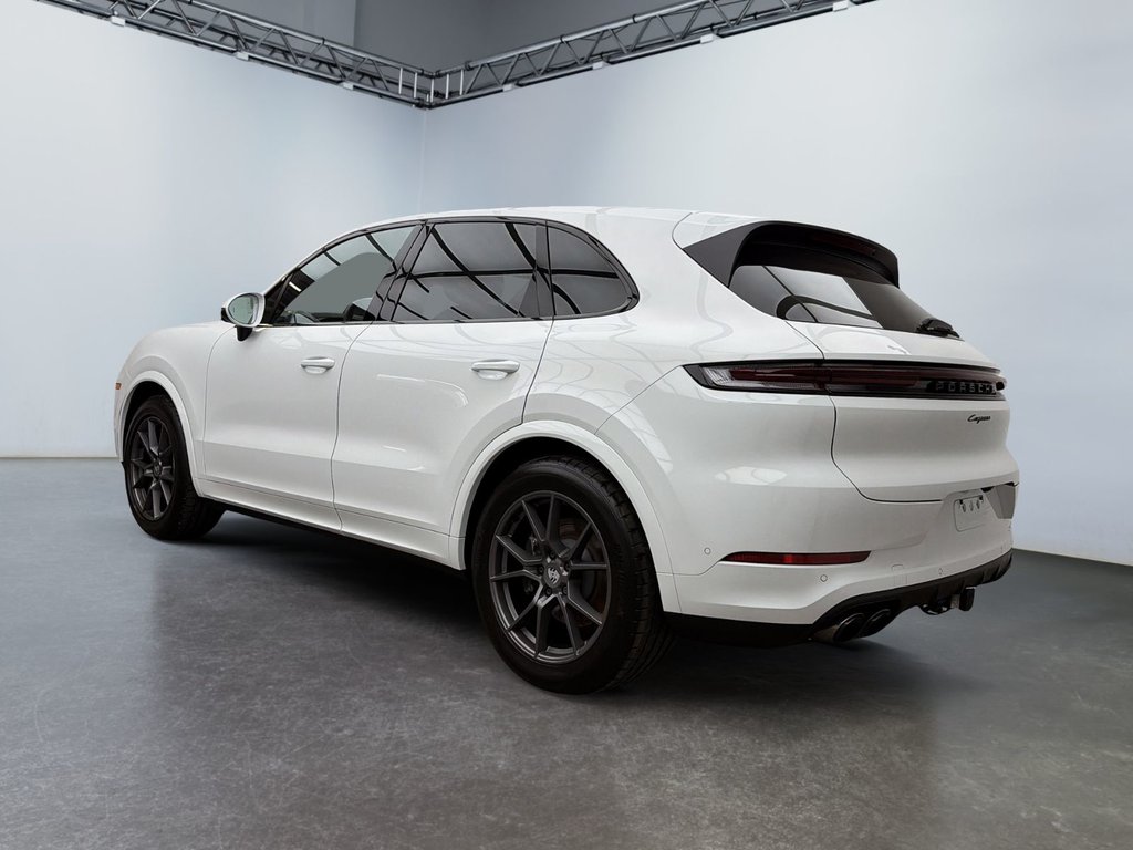 2025 Porsche Cayenne in Laval, Quebec - 3 - w1024h768px