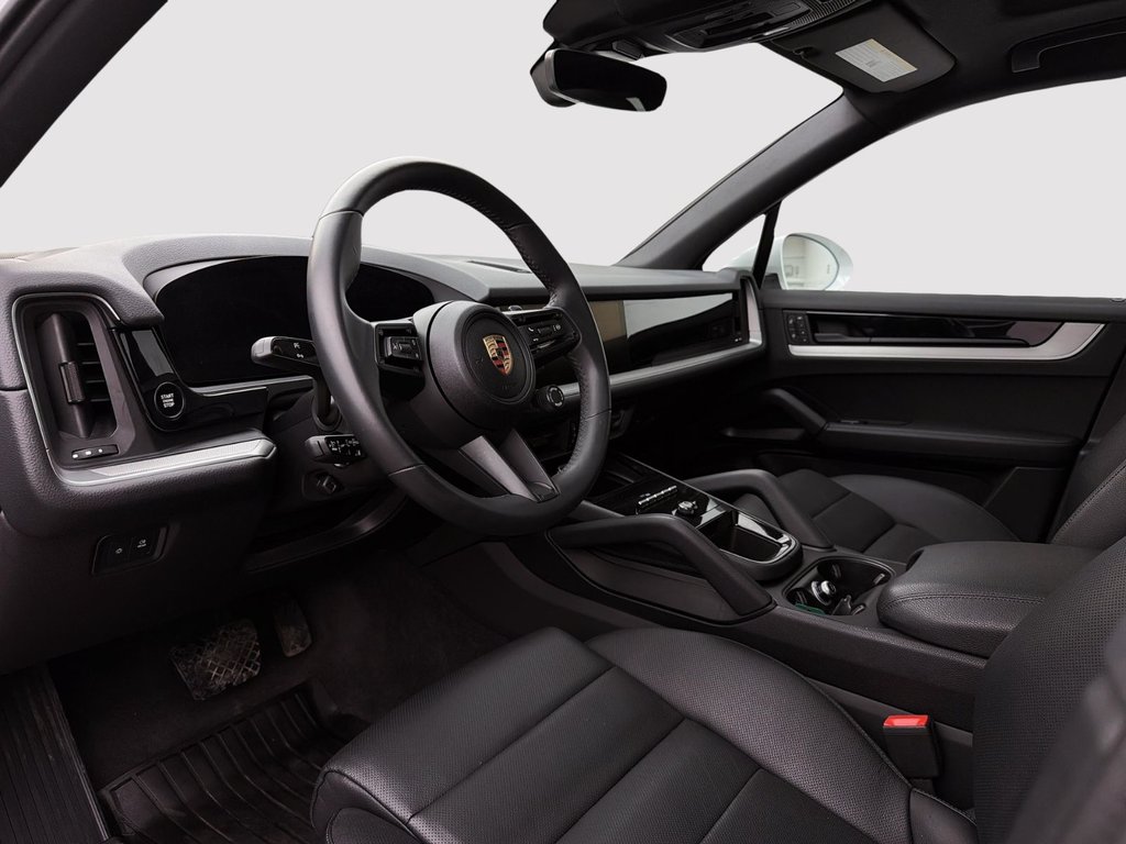 2025 Porsche Cayenne in Laval, Quebec - 12 - w1024h768px