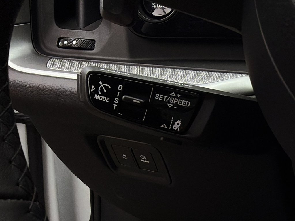 2025 Porsche Cayenne in Laval, Quebec - 17 - w1024h768px